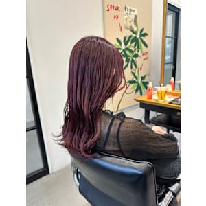 ボルドーカラーのミディアムレイヤー