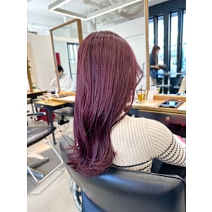 ボルドーカラーのゆる巻きロング