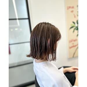 【大人気】切りっぱなしボブ×上品ハイライト