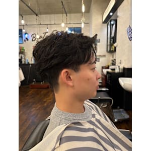 ツーブロ毛流れパーマ - Bro Tokyo BARBERSHOP 神田店 MEN'S専門理容室【ブロートーキョーバーバーショップカンダテンメンズセンモンリヨウシツ】掲載中