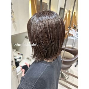 白髪ぼかしにも◎ナチュラルハイライトカラーグレージュボブ - VANESSA【ヴァネッサ】掲載中