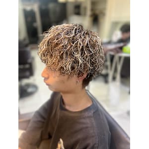 茶髪波巻きパーマ×メッシュ - Stilla smooth【スティラスムース】掲載中