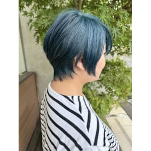 くすみターコイズの抜け感ショート - EMU international 春日部本店【エムインターナショナル】掲載中