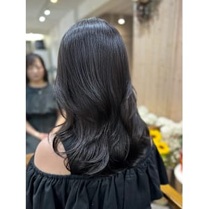 透明感グレージュ　美髪ミディアムレイヤー　髪質改善