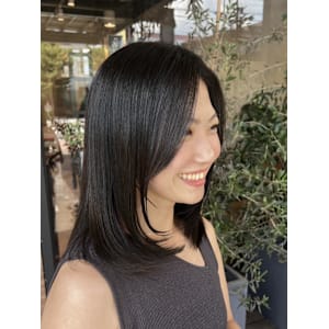 暗髪、アッシュグレー、レイヤーカット