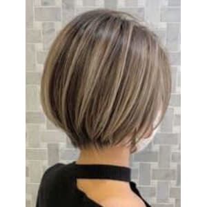 大人可愛いデザインカラー ハイライト バレイヤージュ アッシ