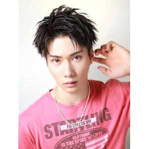 黒髪アップバングショート