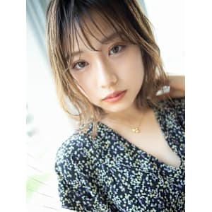 おしゃれ大人のマットベージュ×ユージュアリーカール