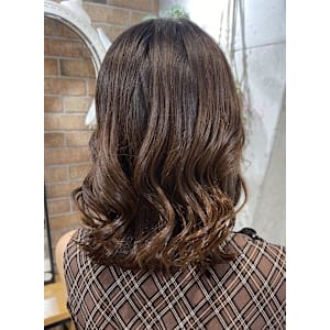 ナチュラルくびれミディアム　顔周りポイント縮毛