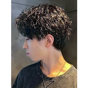 ツイストスパイラルパーマ 束感 20代 マッシュ - THIS IS BARBER【ディス イズ バーバー】掲載中