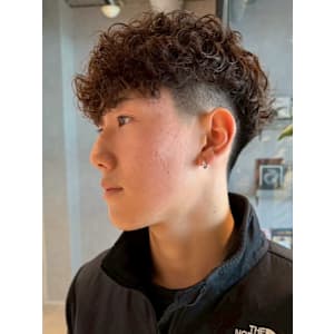 スペインカール 眉毛カット 刈り上げ 束感 メンズパーマ - Men's Salon bloc【メンズサロンブロック】掲載中