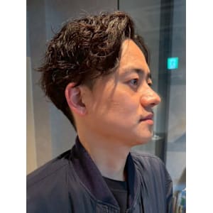 センターパート ツイストパーマ ビジネスヘア 30代 束感 - Men's Salon bloc【メンズサロンブロック】掲載中