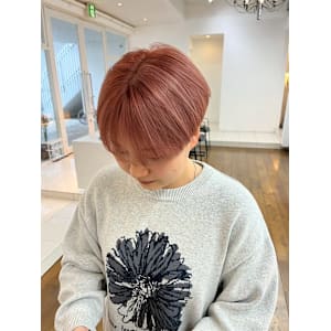 ピンクヘア×ハンサムショート