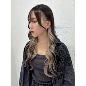 ツーブロックインナーカラー刈り上げ女子