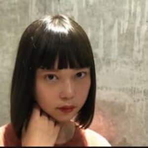 オリーブグレージュで透明感