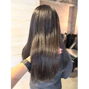 《高橋亜美》アッシュブラック/暗髪/大宮 - elu by lovis【エル バイ ラビス】掲載中