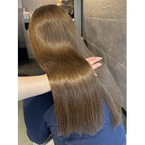 《鈴木茉奈》オリーブベージュ/カラーオンカラー - elu by lovis【エル バイ ラビス】掲載中