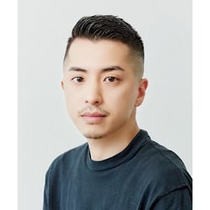 サイドパート×スキンフェード