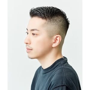 サイドパート×スキンフェード