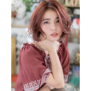 ピンクベージュセンターパートくせ毛風ボブ　バーガンディ - COVER HAIR bliss【カバーヘア ブリス】北浦和/北浦和西口店【カバー ヘア ブリス キタウラワ キタウラワニシグチテン】掲載中