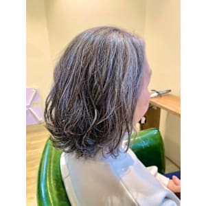 白髪を活かすベージュハイライト/30代/40代/50代 - chill out 塚口本町店【チルアウト ツカグチホンマチテン】掲載中
