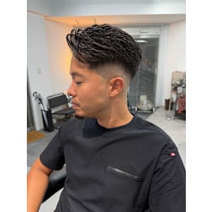 サイドパートスキンフェード