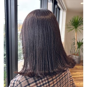 パッツンロングボブ