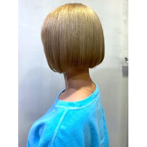ミニボブ ブリーチ ブロンドベージュ トリートメント
