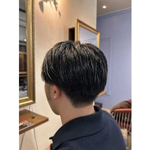 刈上げセンターパートスタイル