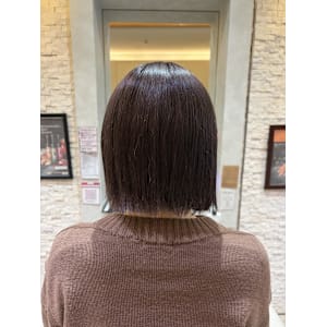 柔らかくすみカラー×切りっぱなしボブ