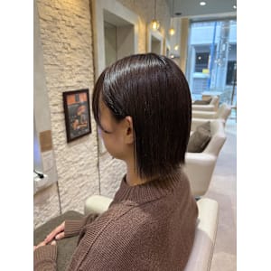 柔らかくすみカラー×切りっぱなしボブ