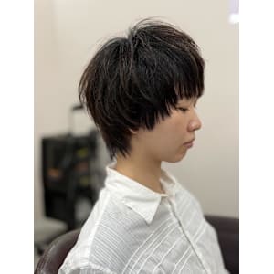 丸みのあるシルエットが特徴のナチュラルショート