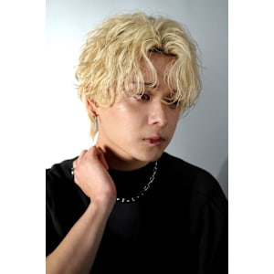 センターパートツイストスパイラルパーマ