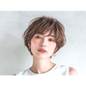 丸みと柔らかさが可愛いショートスタイル