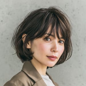 ストレートの柔らかさが際立つ、上品ナチュラルボブ