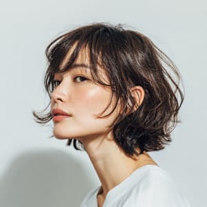 ふわっと軽やかに揺れる柔らかミディアム