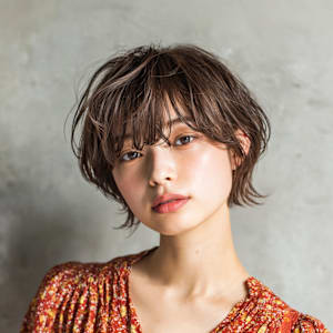 ふんわり柔らかく揺れる外ハネショート