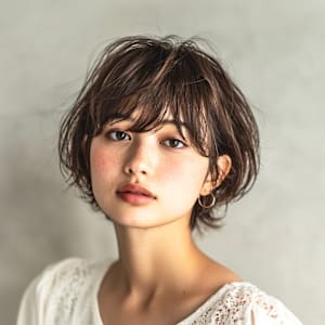 ミディアムショートの外ハネスタイル