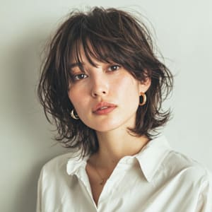 肩にかかる長さで上品な大人ミディアム