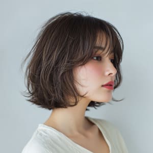 襟足ギリギリで上品な大人ボブスタイル