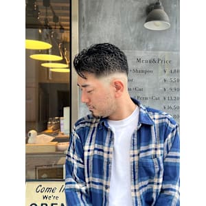 外国人風！刈り上げが際立つシャープなハイフェードスタイル - BUZZIot/h【バジオットエイチ】掲載中