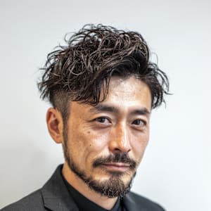 ふんわり揺れて柔らかさ際立つメンズスタイル