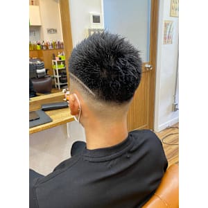 ラインスキンフェードカット - hair studio Romeo【ロメオ】掲載中