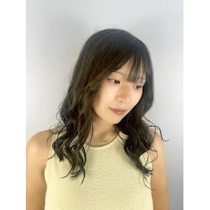 オリーブカラー/セミロングスタイル20代30代40代