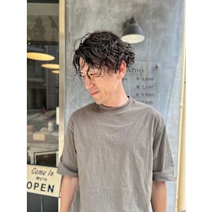 強めウェーブ　刈り上げ×色気ある濡れ髪