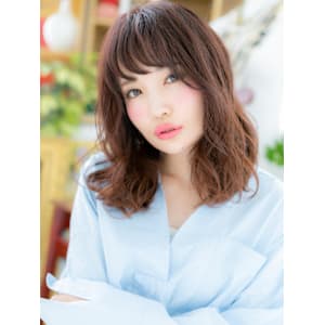 ニュアンスパーマピンクブラウンこなれヘア　ゆるふわミディアム