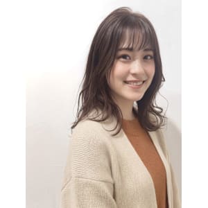 【簡単ヘア】柔らかな好感度アップなミディアムヘアー