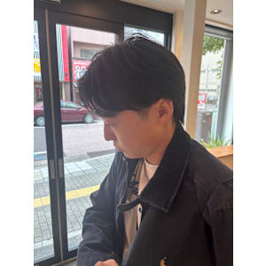 清潔感のあるセンター分けヘア