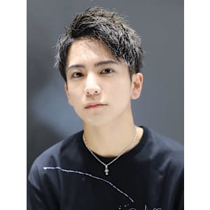 タイトに決まる！ツイストアップショート