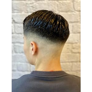 ビジネスショート×フェード - 銀座マツナガ 新宿野村ビル店【ギンザマツナガ シンジュクノムラビルテン】掲載中